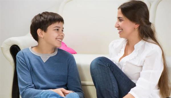 تحديات مرحلة المراهقة.. تعرف على ما يواجهه ابنك المراهق