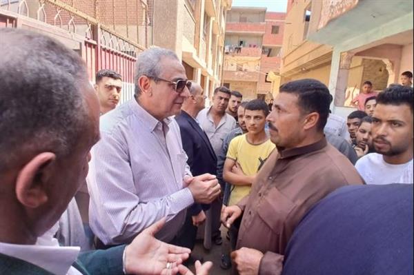 محافظ الغربية في جولة بشوارع عزبة أبووافي بالمحلة لحل عاجل لمشكلة الصرف الصحي