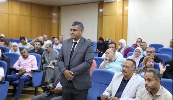 محافظ المنيا يوجّه بتدعيم شبكات مياه الشرب وتمهيد الطرق بالقرى