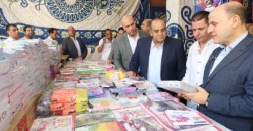 محافظ كفر الشيخ يفتتح معرضين لـ"أهلاً مدارس" بمركز دسوق بتخفيضات 50%