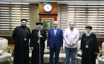   محافظ المنيا يلتقي مطران ديرمواس لبحث القضايا الخدمية والتنموية