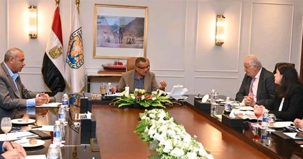 "مبارك" يعقد اجتماعًا لمتابعة تحديث المخطط الاستراتيجي وتحديد المشروعات ذات الأولوية