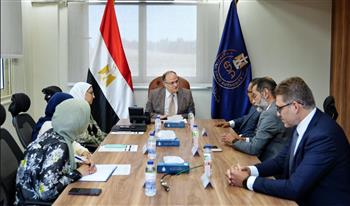   رئيس هيئة الدواء يعقد اجتماعًا مع شركة بيوجينيرك لتعزيز التعاون والاستثمار الدوائي