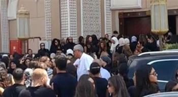  انهيار مريم عامر منيب في جنازة خطيبها المطرب الراحل عمرو ستين