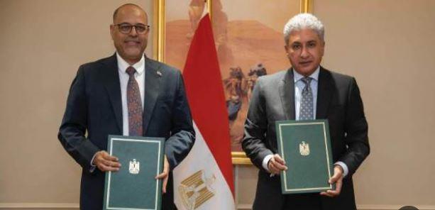 فتحي وجبران يوقعان بروتوكول تعاون بشأن شروط وضوابط الترخيص لوحدات الإقامة الفندقية 