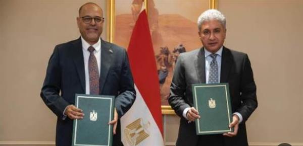 فتحي وجبران يوقعان بروتوكول تعاون بشأن شروط وضوابط الترخيص لوحدات الإقامة الفندقية