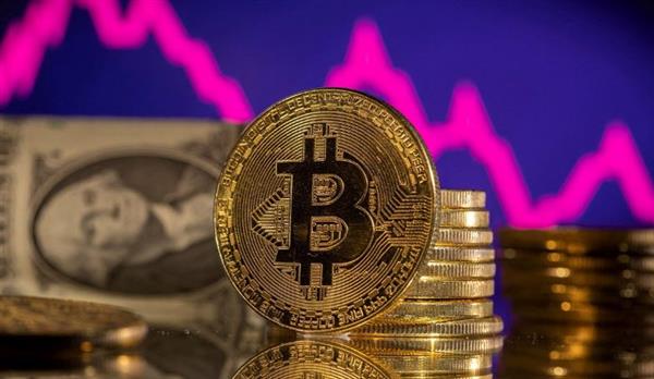 تراجع العملات الرقمية بقيادة "بيتكوين" وسط ترقب بيانات التضخم