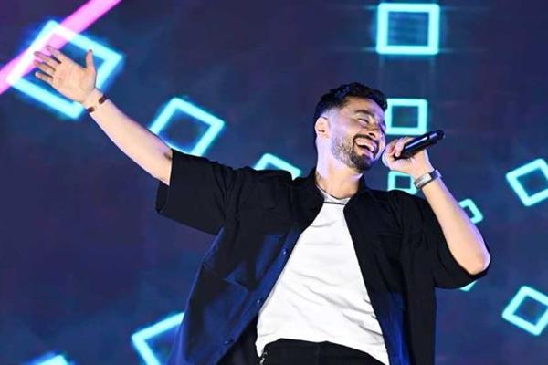 حمادة هلال يواصل نشاطه بحفل غنائي بالإسكندرية غدا