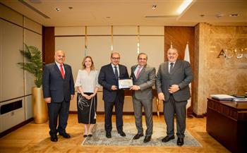   تكريم متبادل بين ياسر إدريس وخالد عباس في إطار التعاون الأوليمبي المشترك