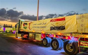 الهلال الأحمر المصري يدفع نحو 2500 طن مساعدات عبر قافلة «زاد العزة» الـ 35 إلى غزة