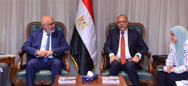 وزير العمل يبحث تعزيز التعاون مع وفد البنك الدولي