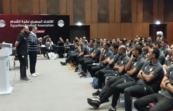 أوسكار رويز يجتمع بالحكام قبل انطلاق الجولة السادسة من الدوري