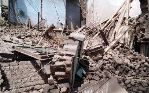 انهيار منزل قديم خالٍ من السكان بطنطا