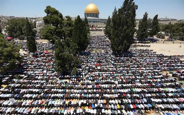 40 ألف فلسطيني يؤدون صلاة الجمعة في المسجد الأقصى