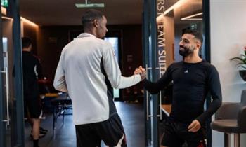   محمد صلاح يعود لليفربول استعدادًا لموقعة بيرنلي