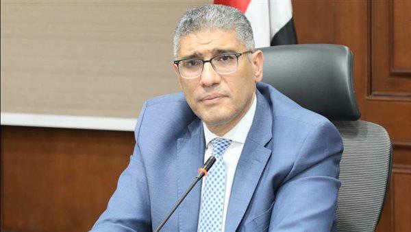 محافظ الجيزة يبحث تنظيم منظومة الإعلانات وتعظيم الموارد