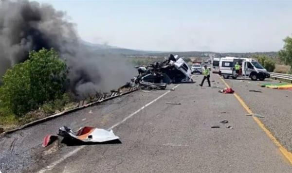 المكسيك: مصرع 15 شخصا على الأقل في حادث سير مروع