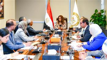   عوض تتابع استعدادات إبراز البعد البيئي خلال افتتاح المتحف المصري الكبير