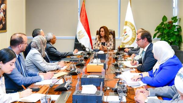 عوض تتابع استعدادات إبراز البعد البيئي خلال افتتاح المتحف المصري الكبير