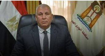   محافظ الوادي الجديد يعلن بدء خطة الأرشفة الإلكترونية للملفات والوثائق