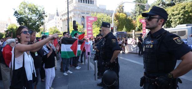 رئيس وزراء إسبانيا يشيد بالمتظاهرين المؤيدين للفلسطينيين