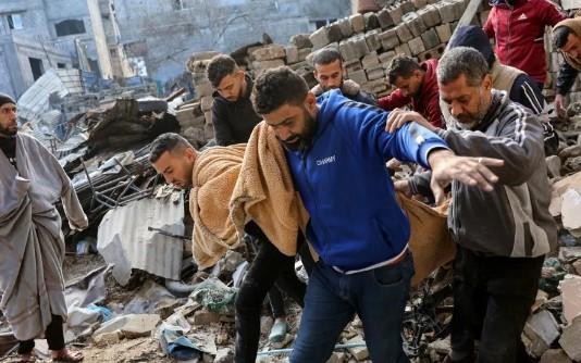 استشهاد 17 فلسطينيا جراء قصف الاحتلال أنحاء متفرقة من قطاع غزة