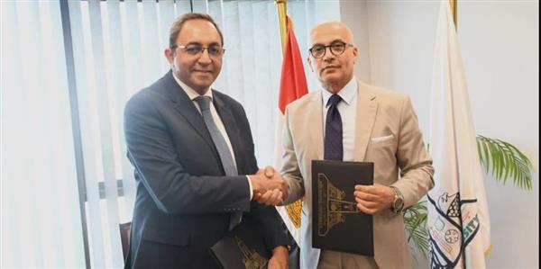 جامعة عين شمس توقع بروتوكول تعاون  مع محافظة قنا