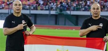   التوأم يتواصلان مع أسامه نبيه لتحفيز منتخب الشباب قبل بطولة كأس العالم