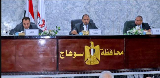 محافظ سوهاج يترأس اجتماع المجلس الاقتصادي الاجتماعي