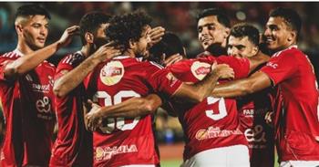   الأهلي يجمّد رواتب لاعبيه مؤقتًا بعد التعادلات