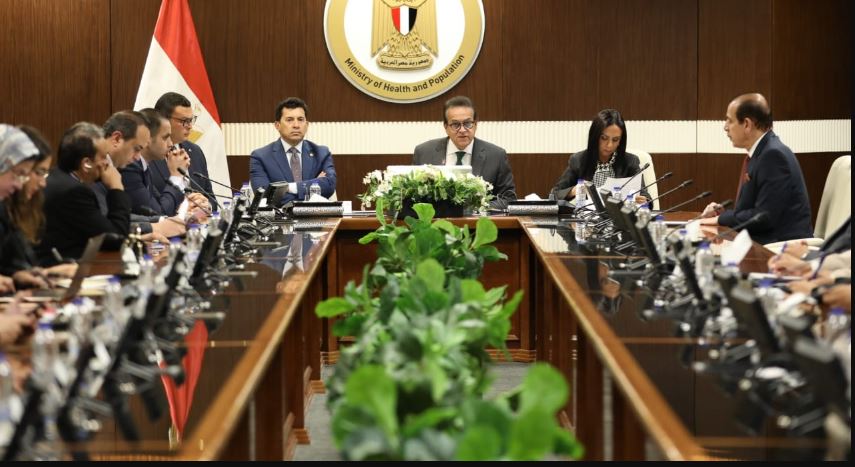 عبد الغفار يترأس اجتماع لجنة الدعم الصحي والاجتماعي للجرحى والمرضى من قطاع غزة