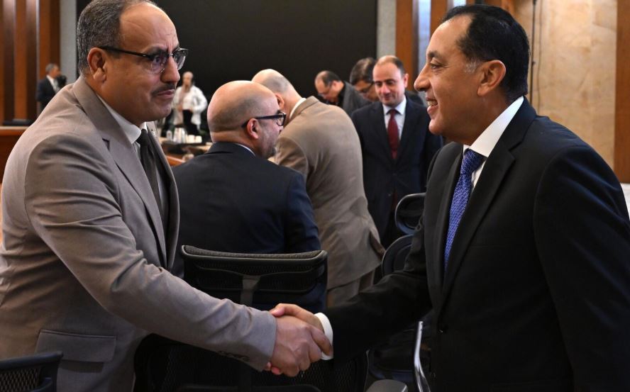 رئيس الوزراء يلتقي عددا من رؤساء تحرير الصحف والمواقع الإلكترونية