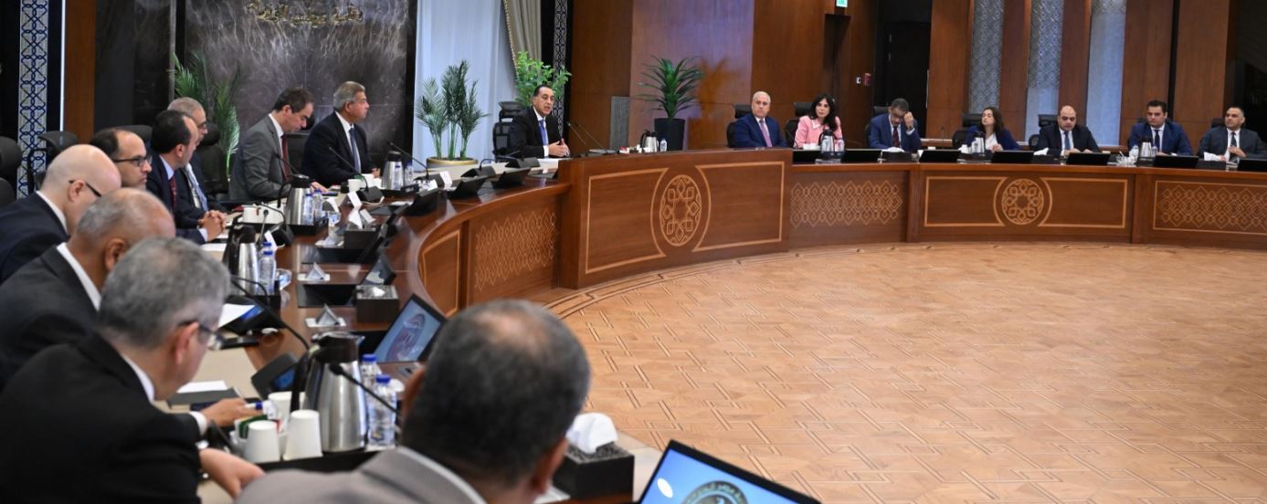 الحكومة: الصناعة والسياحة تقودان النمو الاقتصادي