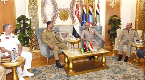الفريق أحمد خليفة يلتقى رئيس الأركان العامة للجيش الليبى