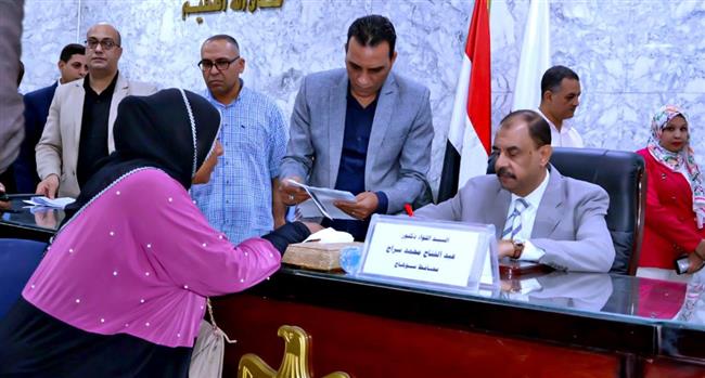محافظ سوهاج يعقد اللقاء الجماهيري الأسبوعي للاستماع إلى شكاوى وطلبات المواطنين