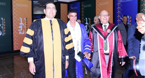 جامعتي سوهاج والمصرية للتعلم الإلكتروني تحتفلان بتخرج دفعة جديدة من طلاب إدارة الأعمال