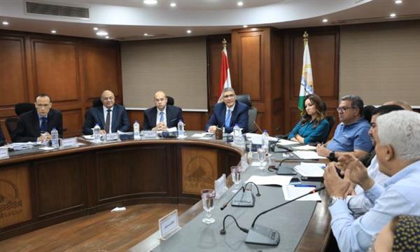 محافظ الجيزة يعقد اللقاء الأسبوعي لبحث شكاوى المواطنين
