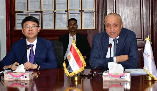 محافظ الأقصر يستقبل نائب عمدة مقاطعة جيانغشى الصينية لبحث سبل التعاون المشترك