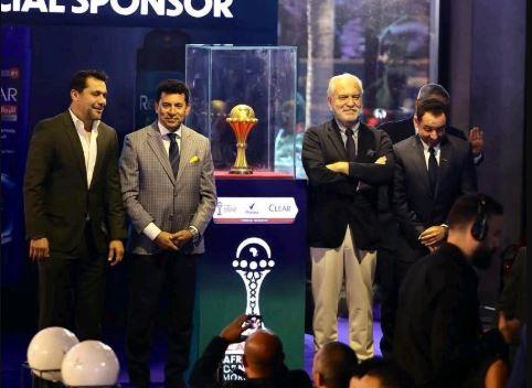 وزير الشباب والرياضة يشهد احتفالية استقبال كأس الأمم الإفريقية  في مصر