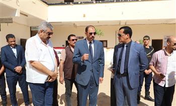   محافظ سوهاج يتفقد عددا من المدارس بحي شرق وأخميم والكوثر 