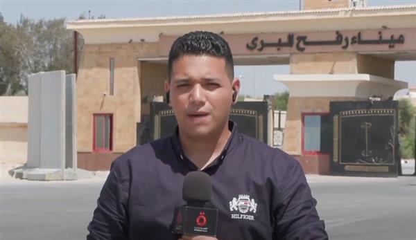 الهلال الأحمر يدفع بعشرات الشاحنات المحملة بالمواد الغذائية والدوائية إلى غزة