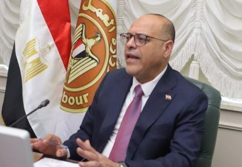 العمل: مستمرون في تنفيذ قانون العمل الجديد بكل حزم