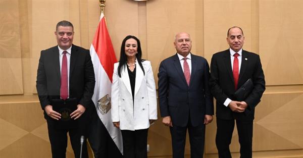 بروتوكول تعاون لرعاية المسنين المحالين للتقاعد من وزارة الصناعة