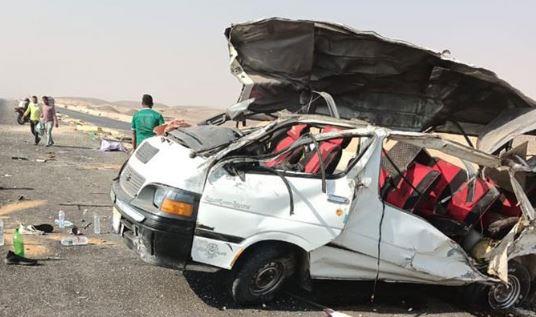انقلاب سيارة أجرة بالطريق الزراعي و إصابة 12 شخصا بأسوان