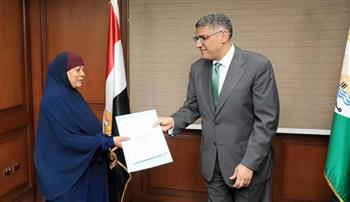   محافظ الجيزة يسلم 20 عقد تقنين أراضي أملاك دولة للمواطنين المستوفين للاشتراطات