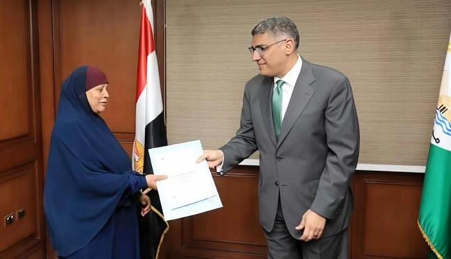 محافظ الجيزة يسلم 20 عقد تقنين أراضي أملاك دولة للمواطنين المستوفين للاشتراطات