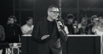   عمرو دياب يتألق في حفل خاص بسفح الأهرامات