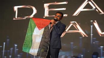   بعد فوزه بجائزة أفضل أغنية وألبوم 2025.. أحمد سعد يرفع علم فلسطين 