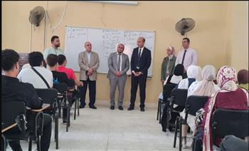   رئيس جامعة دمنهور ونائبه يستقبلان الطلاب الجدد والقدامى بكليات قطاع النوبارية