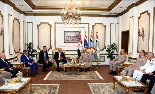 الفريق أول عبد المجيد صقر يلتقى وزير الدفاع لدولة البوسنة والهرسك